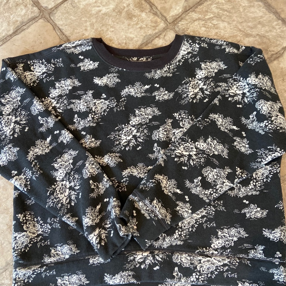 Universal threads XL sweatshirt